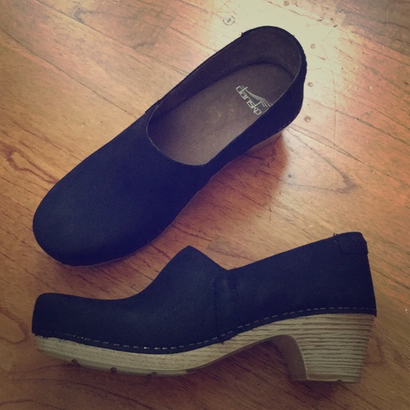 discontinued dansko clogs